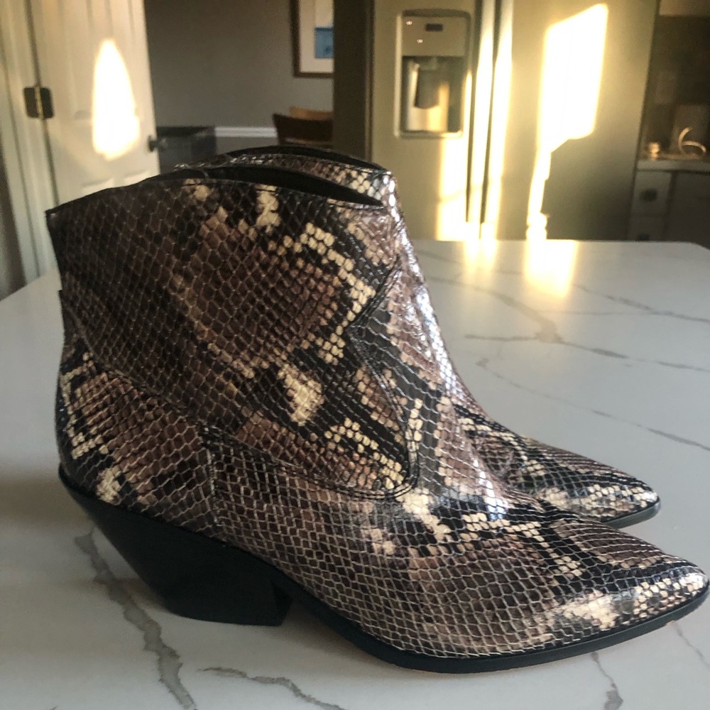 Vince Camuto VC-Jemeila